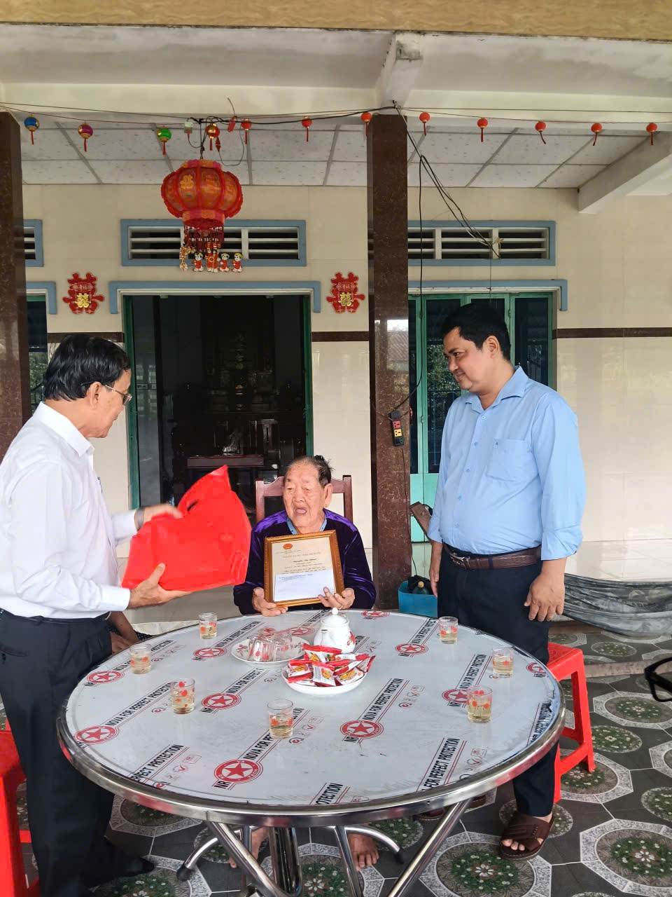 Phú Phụng: Ấm áp nghĩa tình trong Ngày Quốc tế Người Cao tuổi