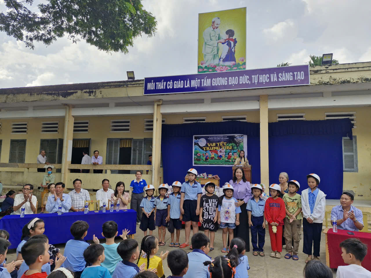 Ấp Phú Đa tổ chức Trung thu cho thiếu nhi