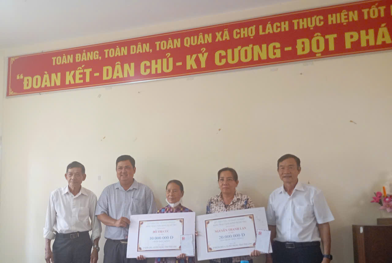 Tập đoàn VINGRUOP hổ trợ bệnh nhân có hoàn cảnh khó khăn trên địa bàn xã Phú Phụng